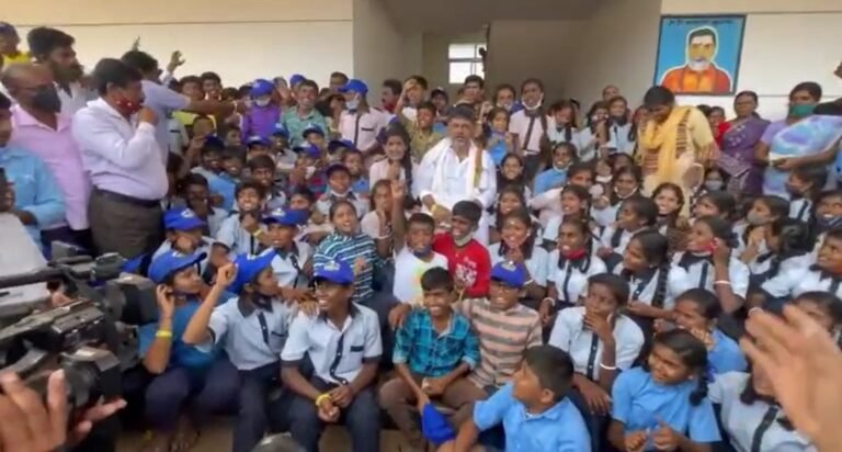 Maskless Karnataka Congress chief creates health scare by mingling with schoolkids 6 Dk Shivakumar risks school children's life in Kanakapura