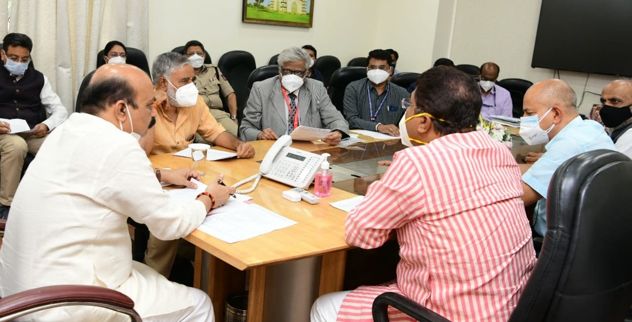 Karnataka govt lifts night curfew, decides to reopen schools from Monday 1 Karnataka govt lifts night curfew, decides to reopen schools from Monday - a high-level meeting with the experts and officials, which was chaired by Chief Minister Basavaraj Bommai.