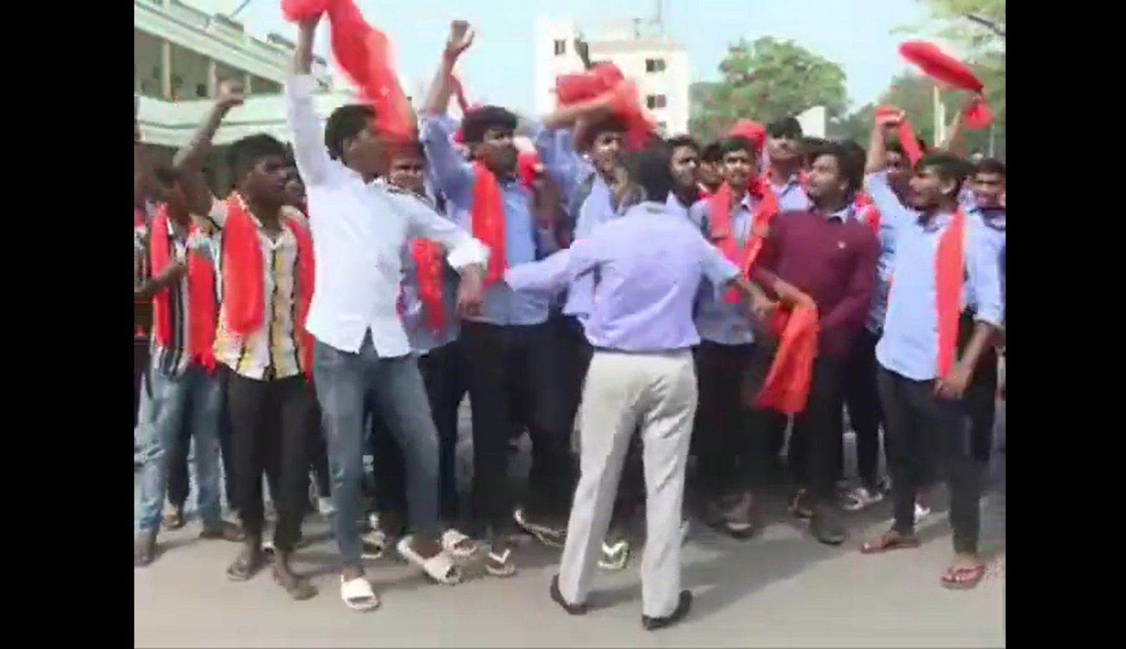 Hijab row: Bommai appeals to everyone to maintain peace, restrain from making provocative statements 1 A #Muslim student was gheraoed by a group of students raising #jaisriram wearing #saffronshawls at #PES in college opposing them #MuslimGirls Raised #AllahuAkbar slogans