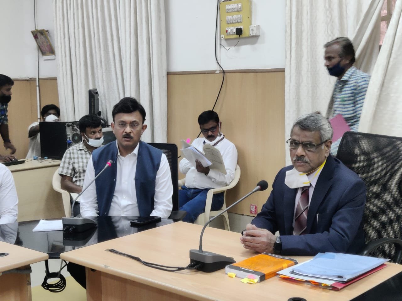 Bengalureans and BBMP have equal stake in waste management: Justice Adi 1 Bengalureans and BBMP have equal stake in waste management Justice Adi