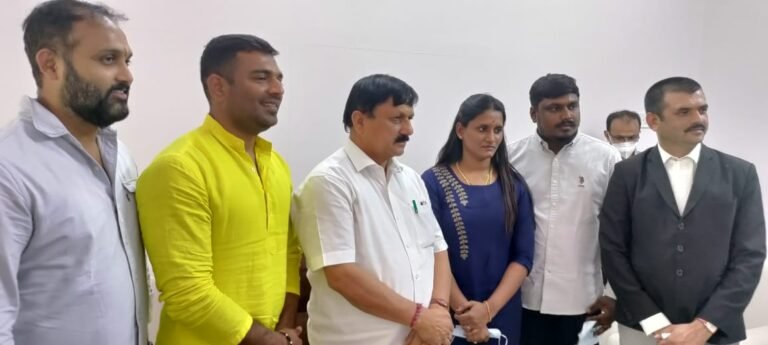 After knocking at police door, TN minister's daughter asks Karnataka Home Minister for protection