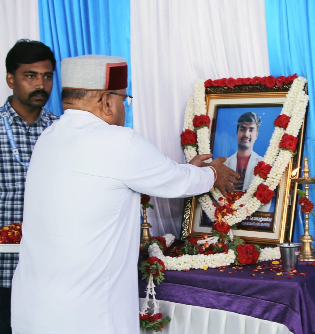 Karnataka Governor pays tribute to medical student Naveen who died in shelling in Ukraine 1 Karnataka Governor pays tribute to medical student Naveen who died in shelling in Ukraine