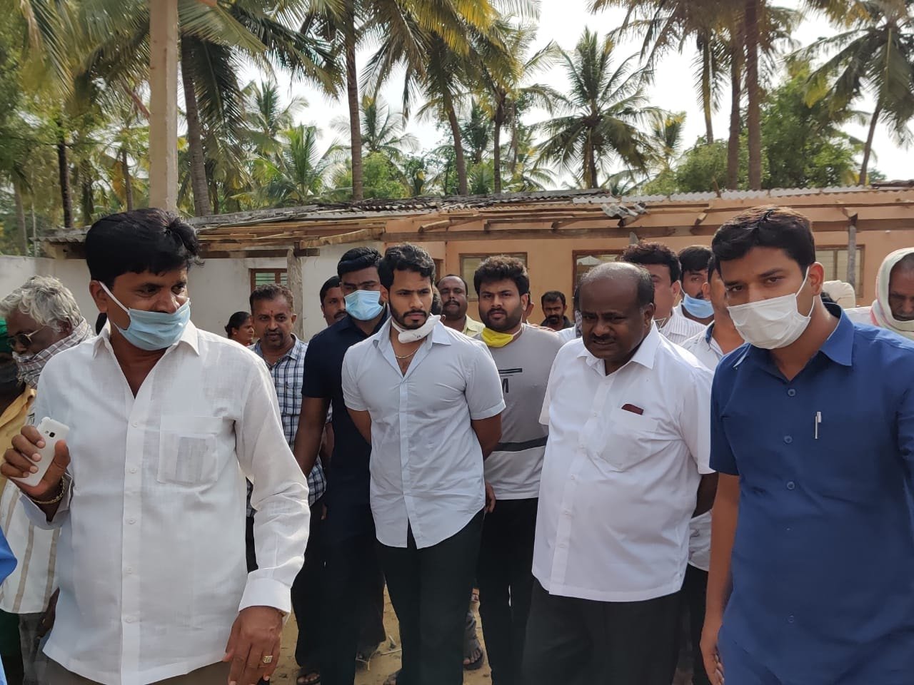 file picture of HD Kumaraswamyi and Nikhil Kumaraswamy1