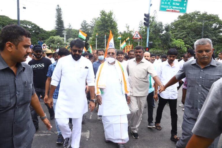 Siddaramaiah questions Bommai on omission of Pandit Nehru from govt I-Day advertisement also seen is Shantinagar MLA N A Haris