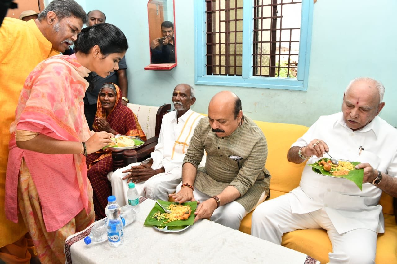 Karnataka CM has breakfast at Dalit household; Cong calls it 'photo-op' ahead of polls