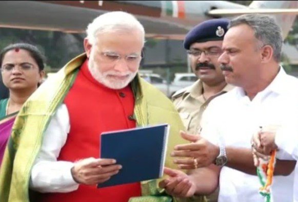 File Image of BJP Leader Suresh Gowda with Prime Minister Narendra Modi.