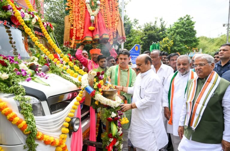 Statues of Rani Chennamma, Sangolli Rayanna in Suvarna Soudha this year, declares CM Bommai