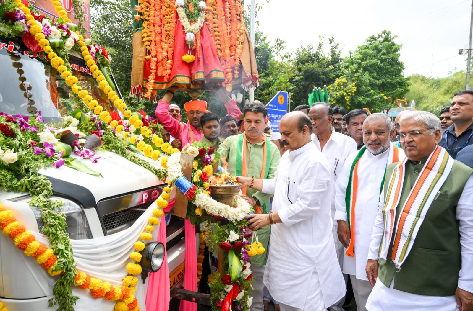 Statues of Rani Chennamma, Sangolli Rayanna in Suvarna Soudha this year, declares CM Bommai 1 Statues of Rani Chennamma, Sangolli Rayanna in Suvarna Soudha this year, declares CM Bommai