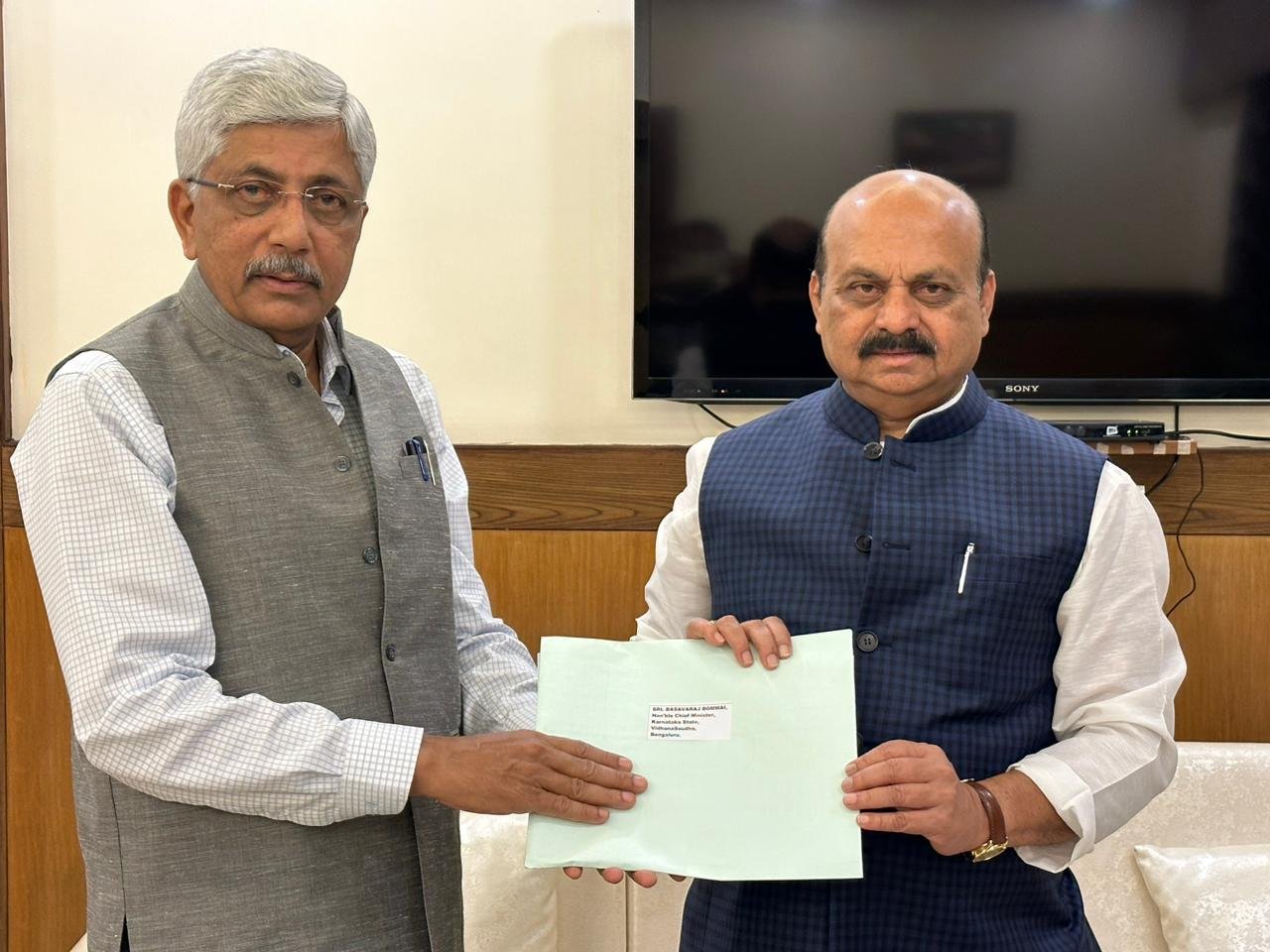 Backward Classes Commission submits report to Karnataka CM Bommai in Belagavi