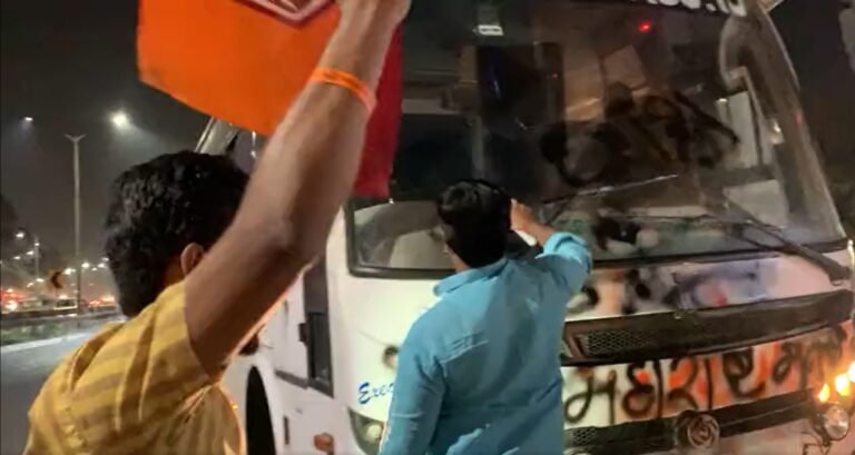 Border row Workers of Shiv Sena (UBT), MNS paint Karnataka buses with ‘Jai Maharashtra’ graffiti in Pune district1