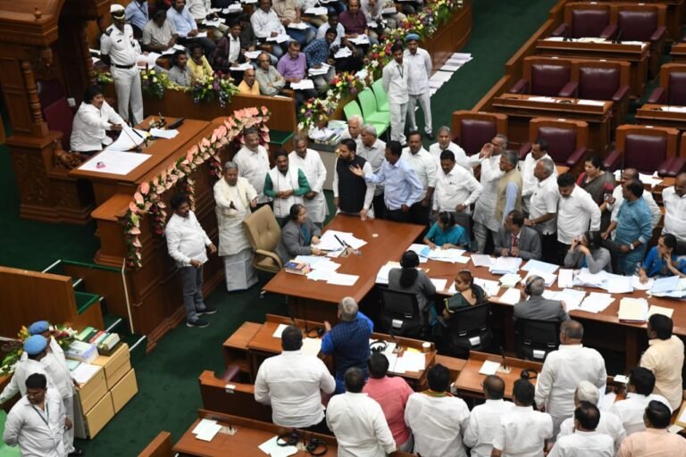 Disruptions, pandemonium mar proceedings in Karnataka Assembly 2 Disruptions, pandemonium mar proceedings in Karnataka Assembly