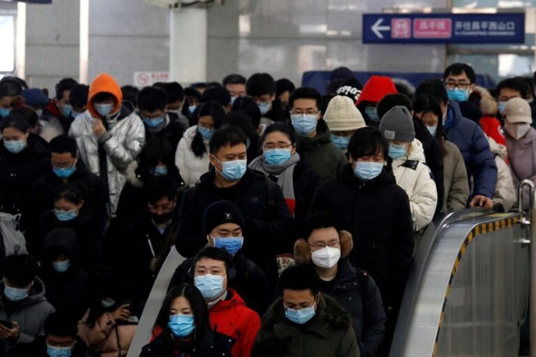 People wearing face masks commute in a subway station during morning rush hour, following the coronavirus disease ( COVID-19) outbreak, in Beijing, China January 20, 2021. REUTERS/Tingshu Wang