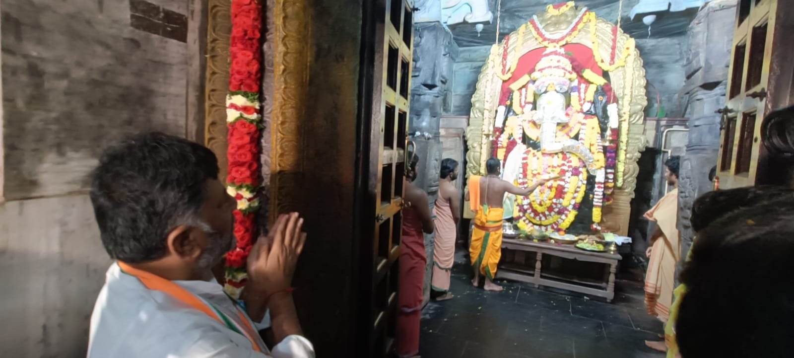 Congress takes religious route to woo voters in poll-bound Karnataka DK SHivakumar Mulbagal Ganesha