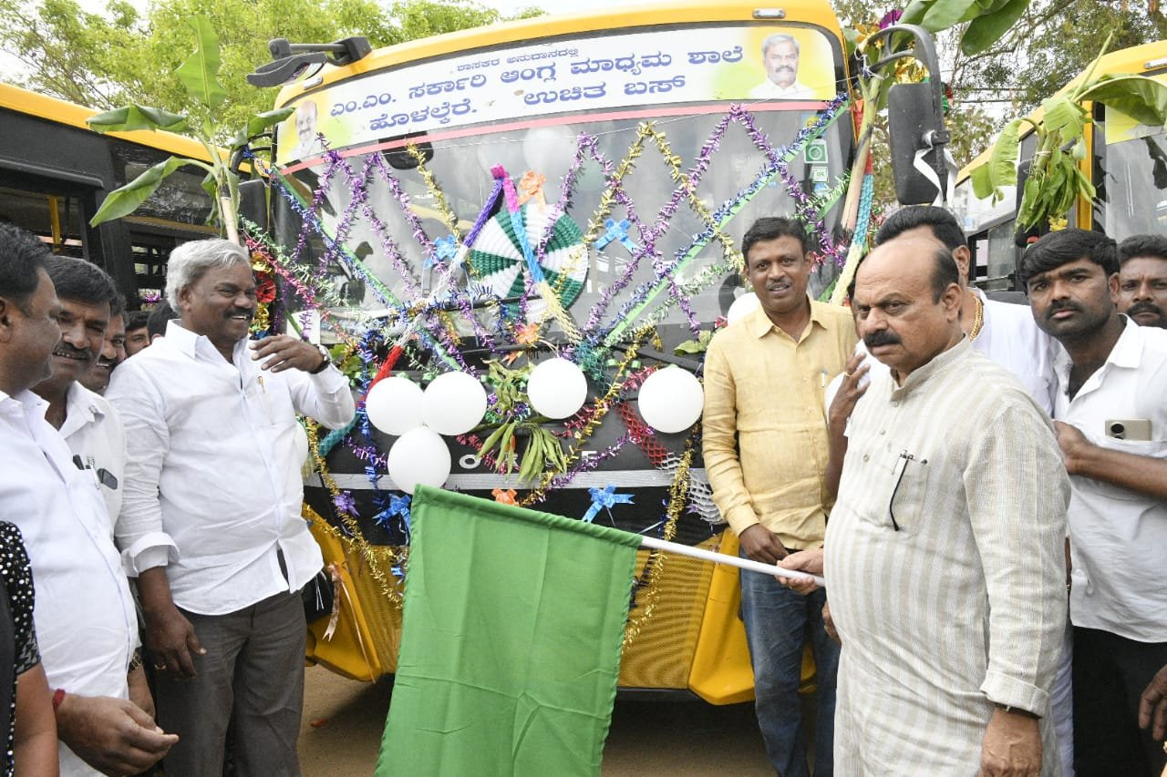 Karnataka CM inaugurates slew of development projects in Holalkere