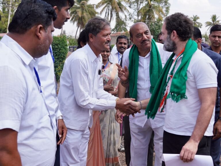 Corrupt BJP regime only focused on helping 2-3 of its 'mitr', Rahul Gandhi tells farmers in Karnataka 4 Corrupt BJP regime only focused on helping 2-3 of its 'mitr', Rahul Gandhi tells farmers in Karnataka