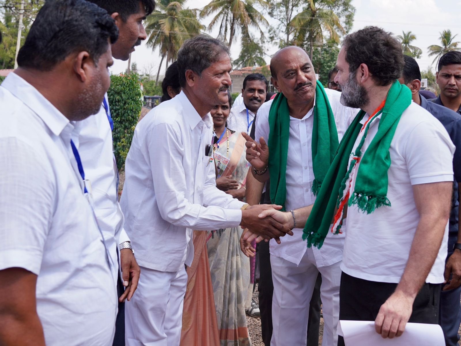 Corrupt BJP regime only focused on helping 2-3 of its 'mitr', Rahul Gandhi tells farmers in Karnataka