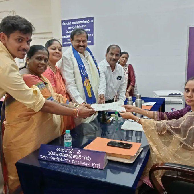 K'taka assembly polls: Akhanda Srinivasa Murthy files nomination paper as independent 1 K'taka assembly polls: Akhanda Srinivasa Murthy files nomination paper as independent
