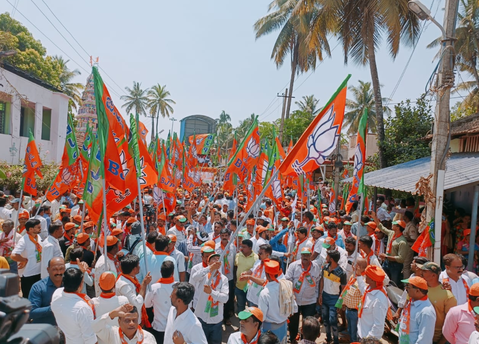 Karnataka polls: Yediyurappa holds roadshow in Shikaripur as son Vijayendra set to file nomination 1 Yediyurappa holds roadshow in Shikaripur as son Vijayendra set to file nomination