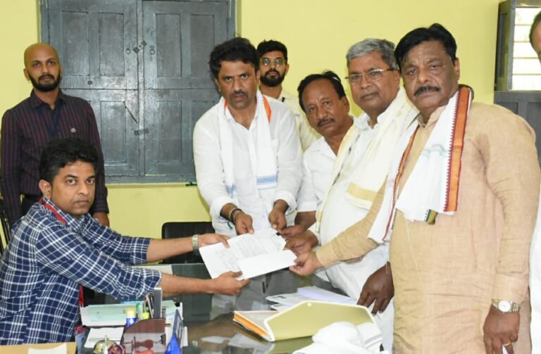 'My last election', says Karnataka Cong strongman Siddaramaiah, files nomination from Varuna