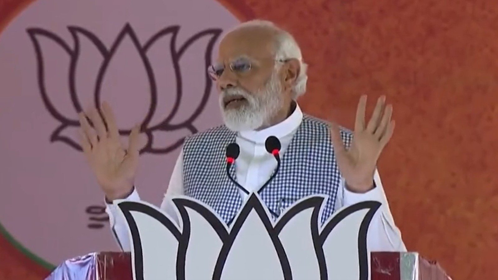 JD(S) a 'private limited party' of a family, says Modi attacking Deve Gowda-led party in latter's home turf 1 JD(S) a 'private limited party' of a family, says Modi attacking Deve Gowda-led party in latter's home turf