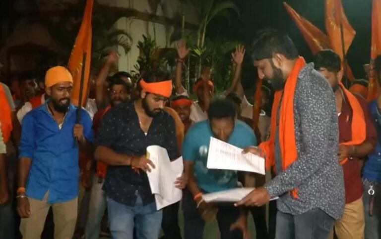 Bajrang Dal stages protest against Congress manifesto to ban organisation 2 Bajrang Dal stages protest against Congress manifesto to ban organisation