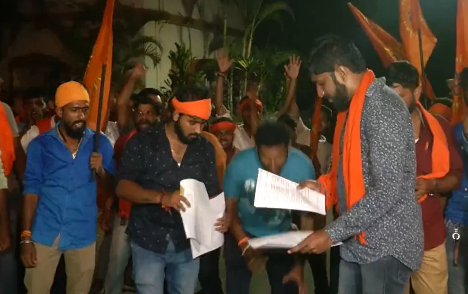 Bajrang Dal stages protest against Congress manifesto to ban organisation 1 Bajrang Dal stages protest against Congress manifesto to ban organisation