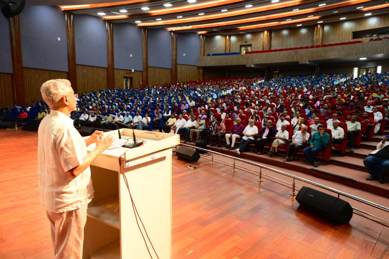 "With nice people, you are nice, with difficult people, you push back": Jaishankar highlights India's geopolitics 1 "With nice people, you are nice, with difficult people, you push back": Jaishankar highlights India's geopolitics