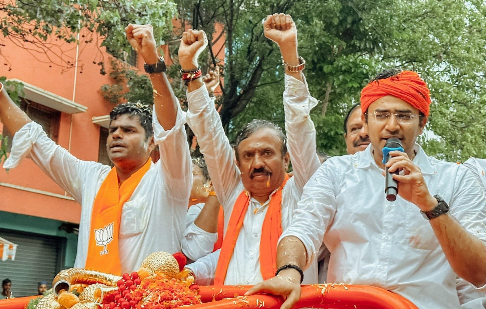 Stage set for Karnataka poll battle as campaigning comes to a close