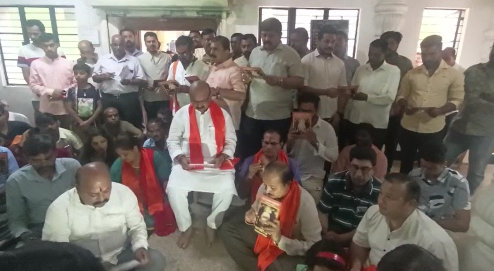 Karnataka CM visits temple, chants 'Hanuman Chalisa', a day before Assembly polls