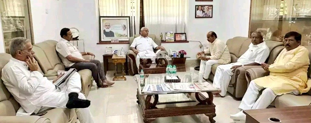 Karnataka elections: Key BJP meeting at Yeddyurappa's residence in Bengaluru ahead of counting day