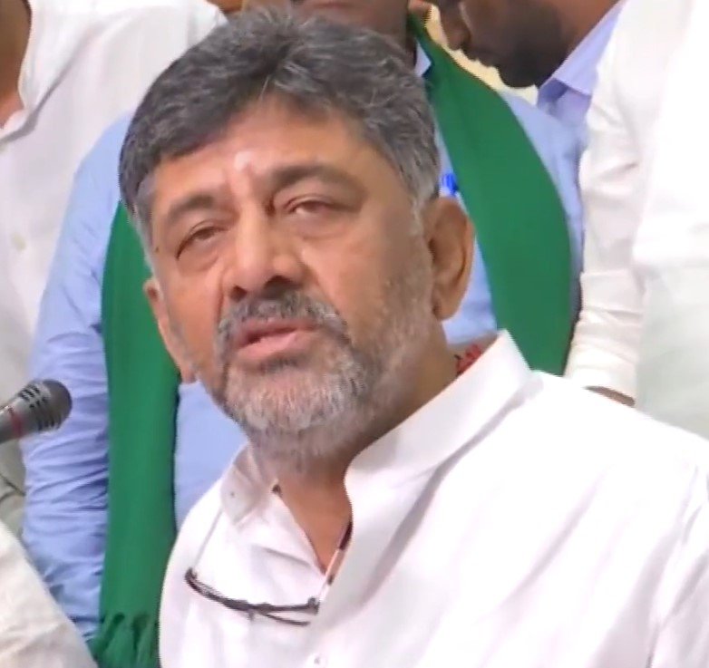 "Won't allow anyone to take law into their hands," DK Shivakumar on police officials wearing political outfit's dresses