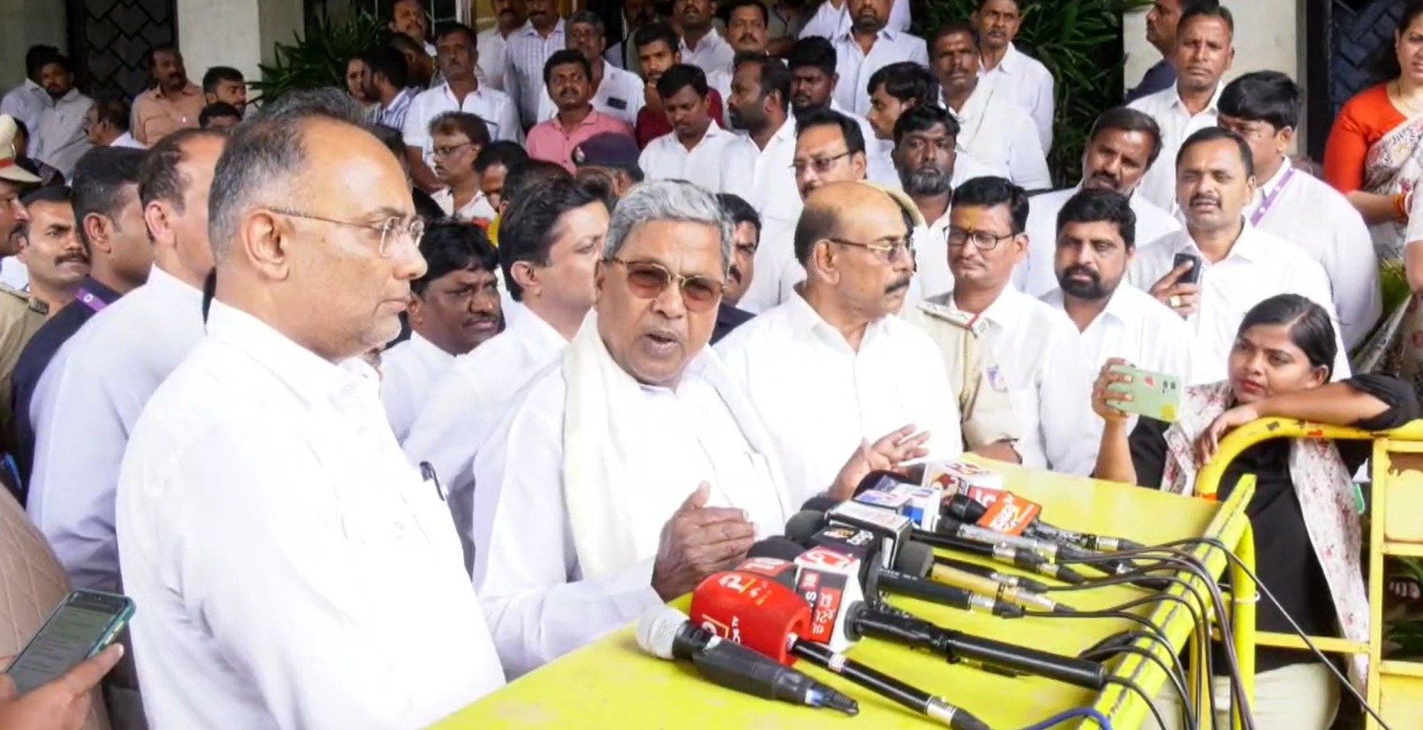 Karnataka govt to give money instead of 5 kg additional rice to BPL families due to non-availability of grains