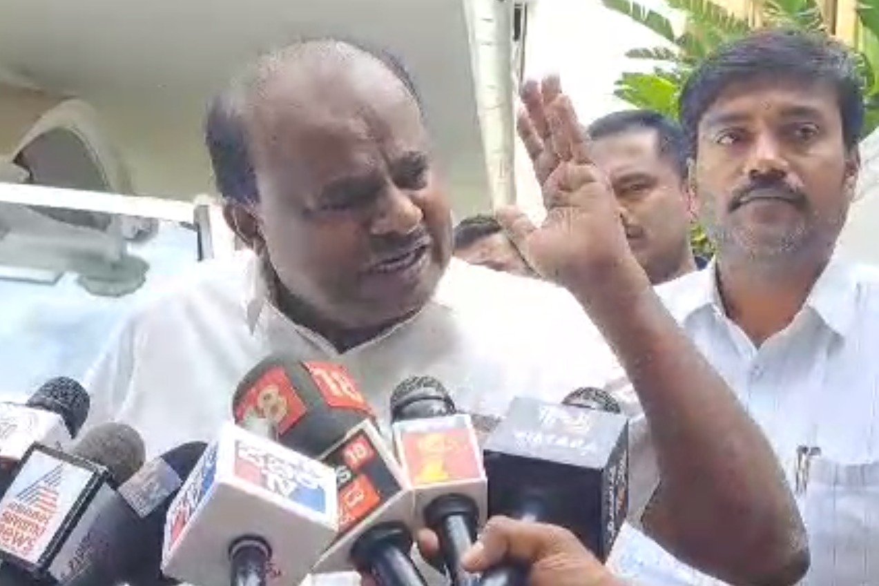 Oppn meet: Kumaraswamy accuses Cong govt in Karnataka of deputing IAS officers to "serve" alliance leaders 1 Oppn meet: Kumaraswamy accuses Cong govt in Karnataka of deputing IAS officers to "serve" alliance leaders