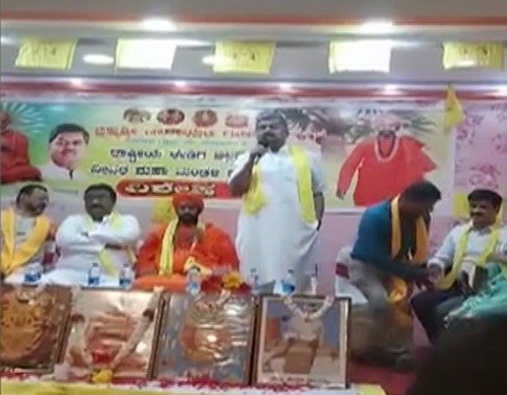 Congress leader Hariprasad attacks Karnataka CM Siddaramaiah, says I know very well how to make or remove someone as chief minister 7 Congress leader Hariprasad attacks Karnataka CM Siddaramaiah, says I know very well how to make or remove someone as chief minister