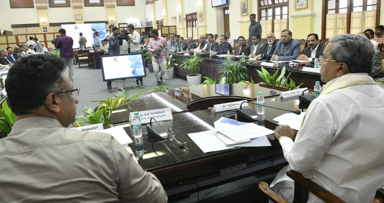 Universities should develop scientific, rational thinking in young men and women: Karnataka CM Siddaramaiah 1 Universities should develop scientific, rational thinking in young men and women: Karnataka CM Siddaramaiah