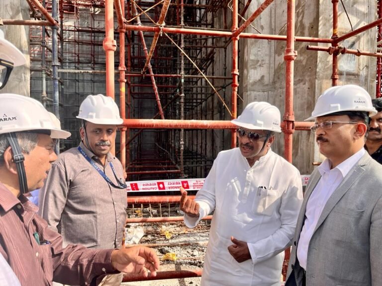 Solar Energised Irrigation pump ensures uninterrupted power supply, brings down cost: Karnataka Energy Minister KJ George 3 Solar Energised Irrigation pump ensures uninterrupted power supply, brings down cost: Karnataka Energy Minister KJ George