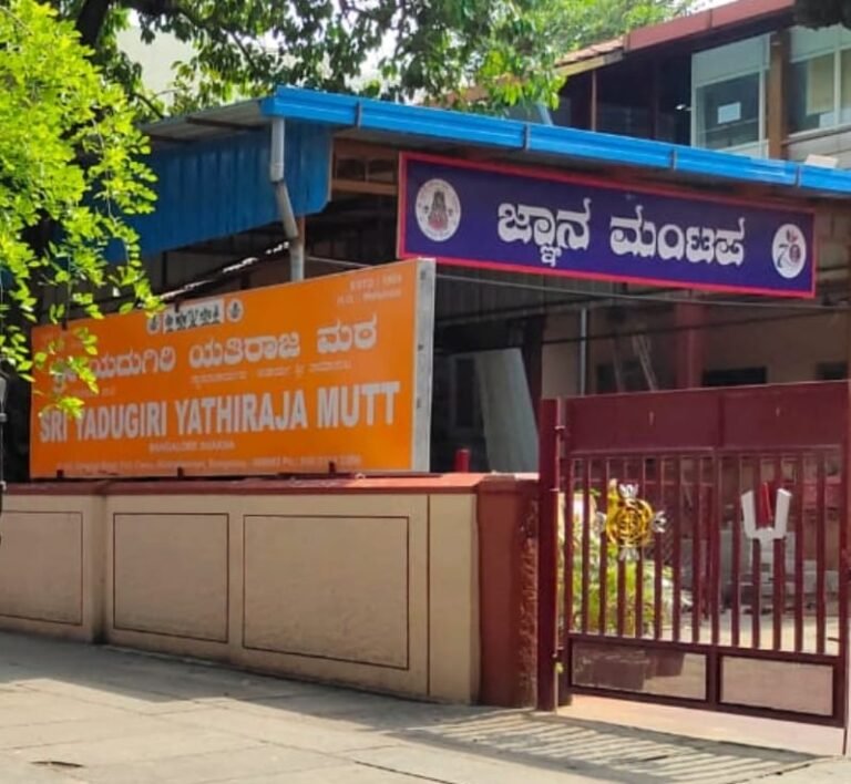 Seers of various maths urge Karnataka govt not to repeal anti-cow slaughter and anti-conversion laws 6 Seers of various maths urge Karnataka govt not to repeal anti-cow slaughter and anti-conversion laws