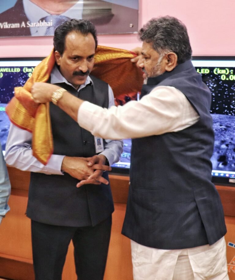 ‘You are pride of country’: Karnataka Dy CM congratulates ISRO scientists after success of Chandrayaan-3’s lunar mission 7 ‘You are pride of country’: Karnataka Dy CM congratulates ISRO scientists after success of Chandrayaan-3’s lunar mission