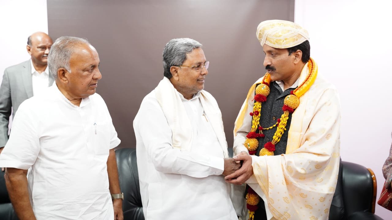 CM Siddaramaiah felicitates Isro chief Somanath on Chandrayaan-3’s success 1 CM Siddaramaiah felicitates Isro chief Somanath on Chandrayaan-3’s success