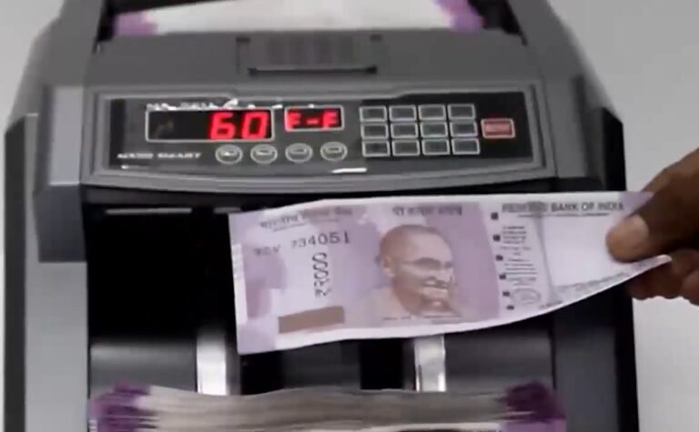 RBI extends deadline to exchange Rs 2,000 banknotes till October 7 5 RBI says 93 pc of Rs 2000 notes returned to banks