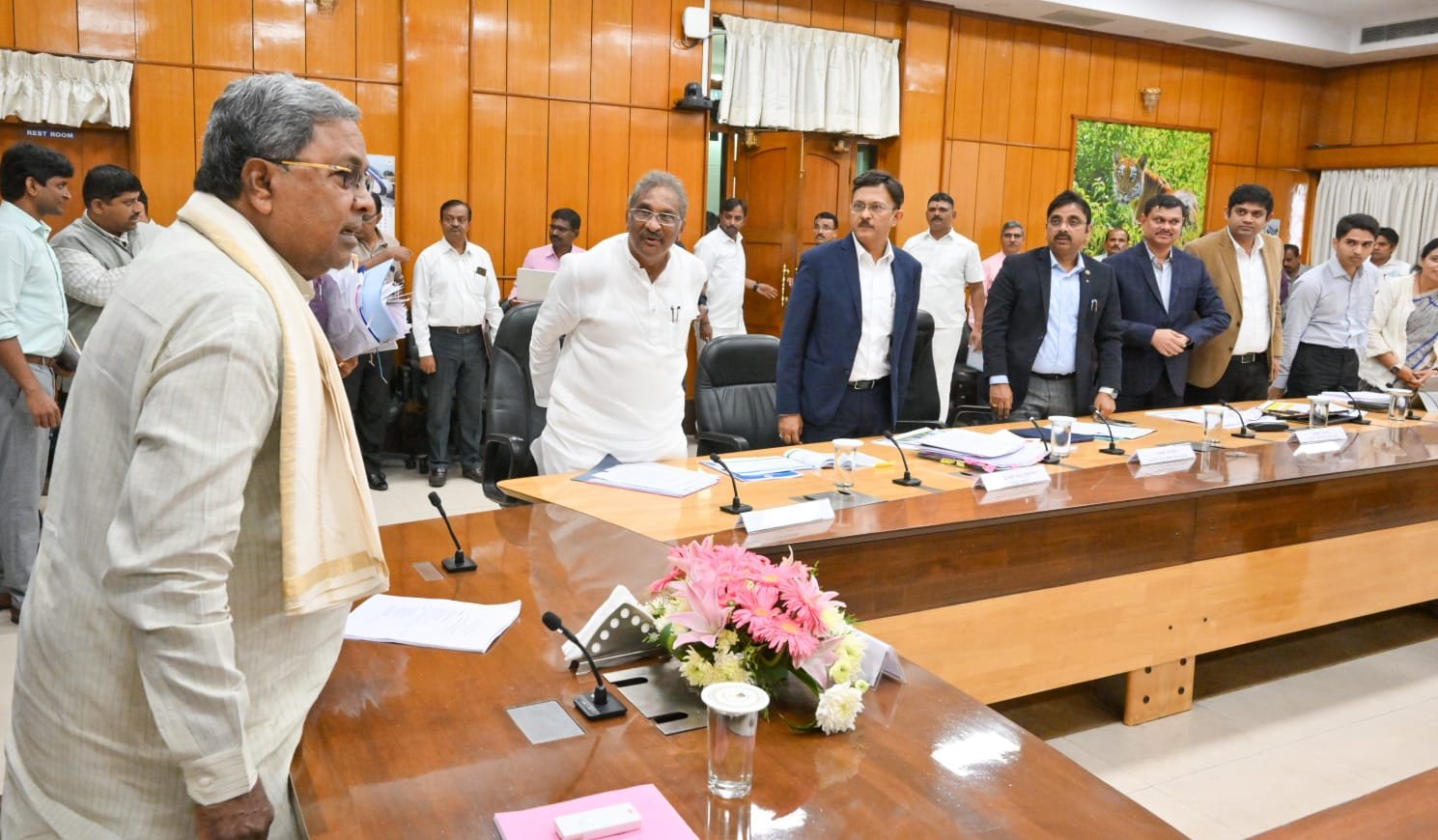 Karnataka CM, Dy CM meet Jal Shakti Minister, inform inability to release Cauvery water to TN 1 Karnataka CM, Dy CM meet Jal Shakti Minister, inform inability to release Cauvery water to TN