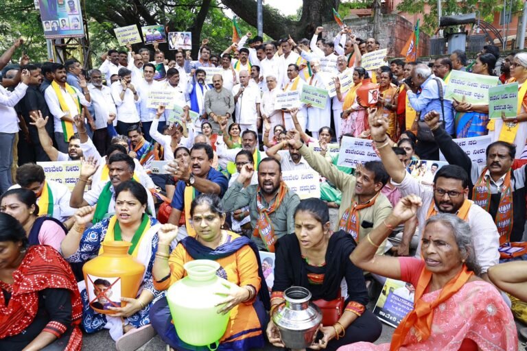 Cauvery Water to Tamil Nadu | Third day of demonstrations continues in Bengaluru, Former CM Yediyurappa, Basavaraj Bommai detained