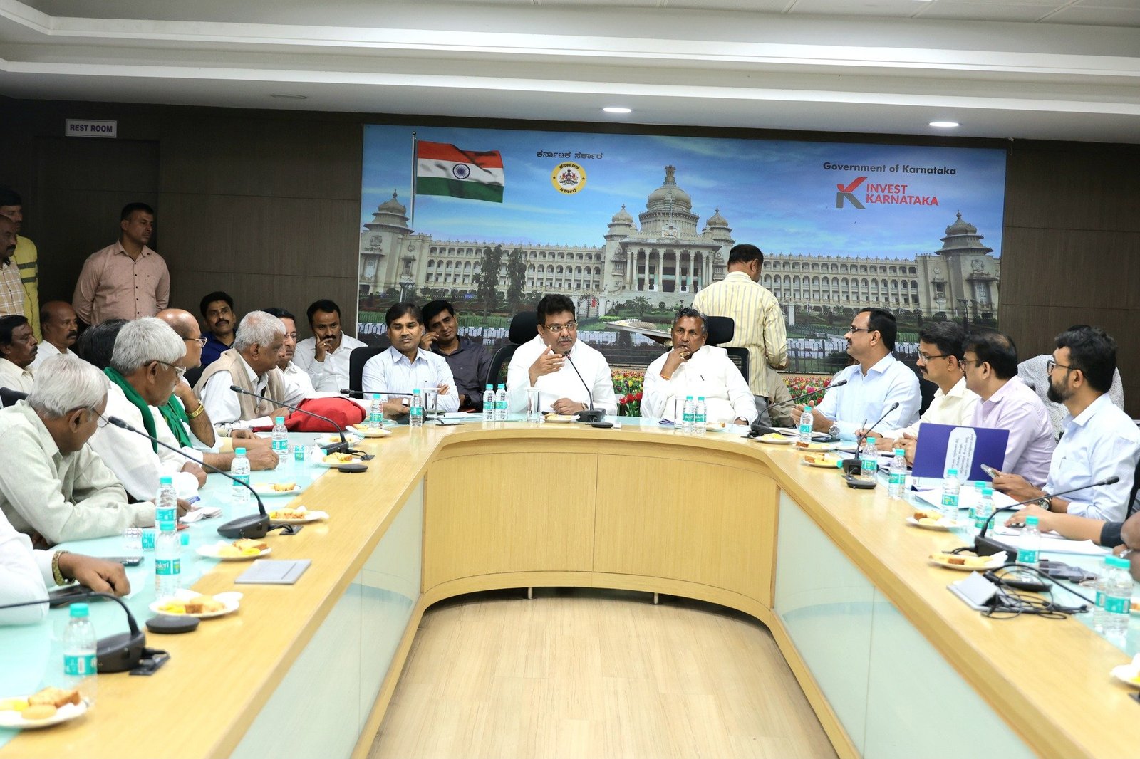 Devanahalli farmers oppose the acquisition of land, Another meeting to be called after Oct 25: MB Patil