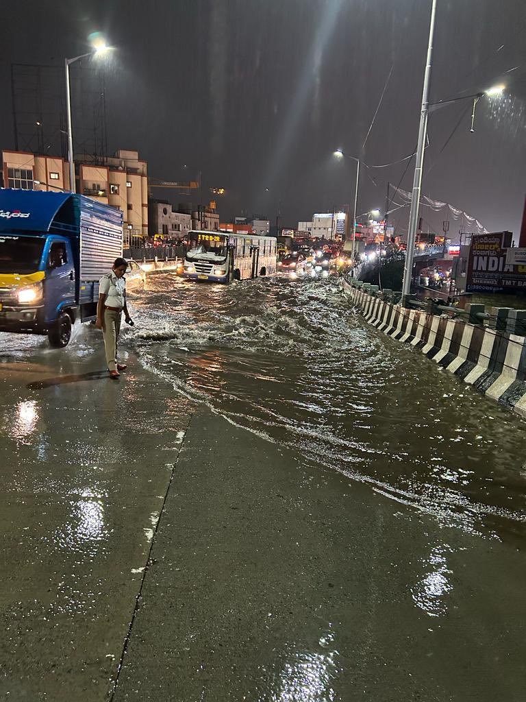 Bengaluru Rains | Heavy rain, roads-underpasses flooded, waterlogging reported