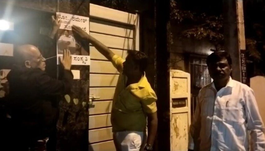 Ramesh Jarkiholi Vs DK Shivakumar | Karnataka Congress Workers Put up offensive language posters on Ramesh Jarkiholi's residence