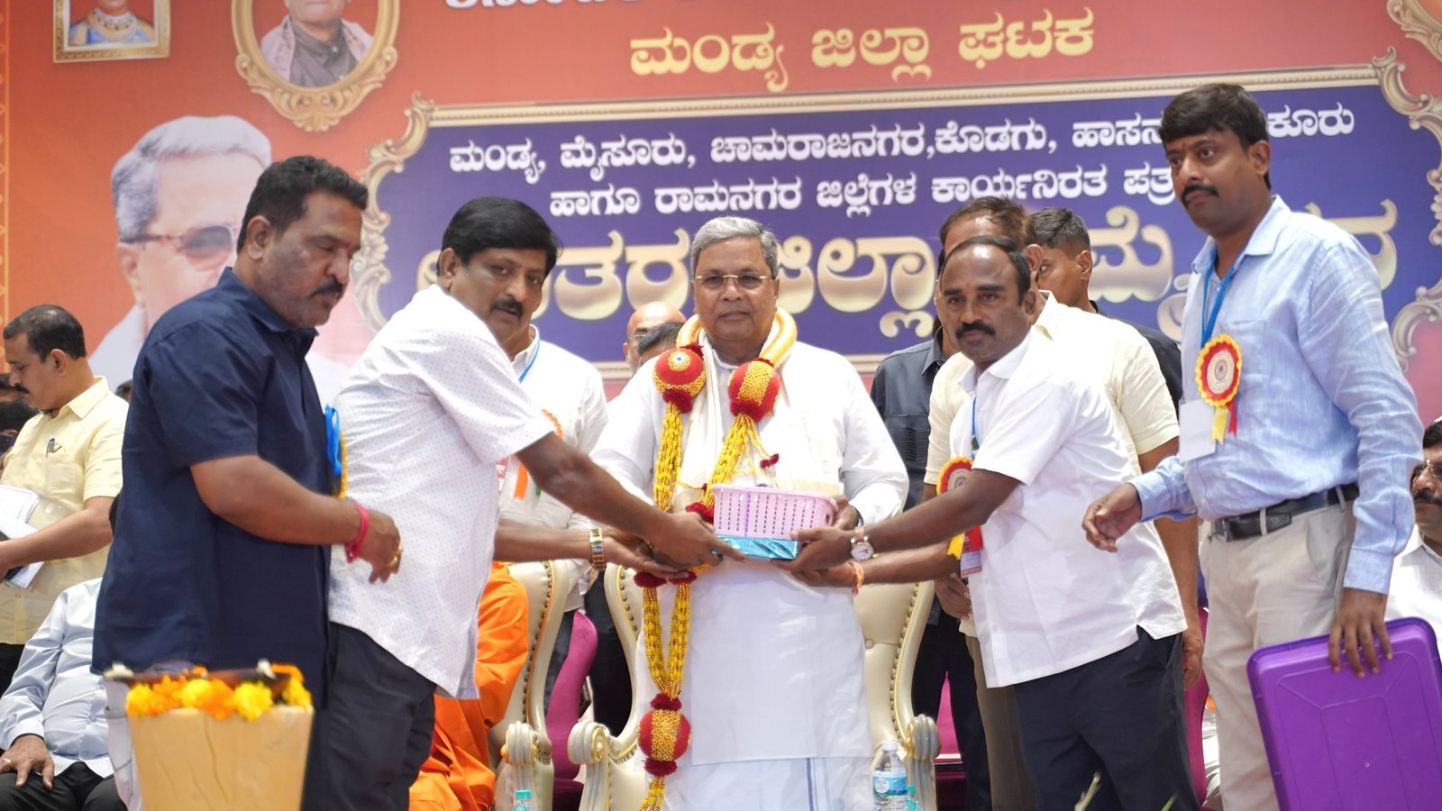 Karnataka | Feel free to write if there are any flaws in my government: Chief Minister Siddaramaiah calls upon journalists