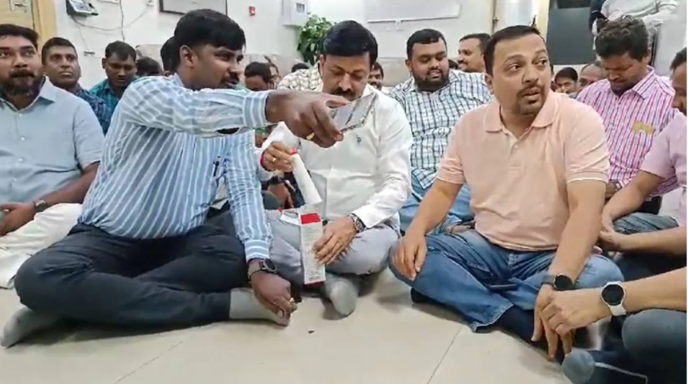 Bengaluru | KEONICS Contractors shouts "Go back Sangappa, Go back Sangappa"