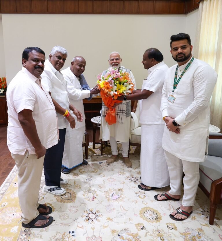 PM meets former PM HD Deve Gowda, JD(S) Karnataka chief Kumaraswamy and HD Revanna 7 PM meets former PM HD Deve Gowda, JD(S) Karnataka chief Kumaraswamy and HD Revanna