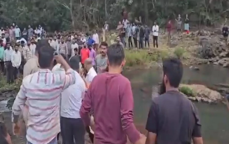 Five members of family drowned in Shalmala river near in Sirsi; bodies of three members recovered 1 Five members of family drowned in Shalmala river near in Sirsi; bodies of three members recovered