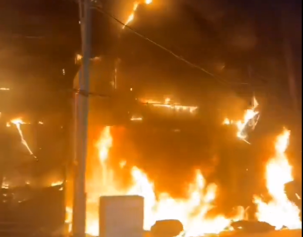 Massive Fire Accident Near Marathahalli Bridge: Four People Had Thrilling Escape 6 Massive Fire Accident Near Marathahalli Bridge: Four People Had Thrilling Escape